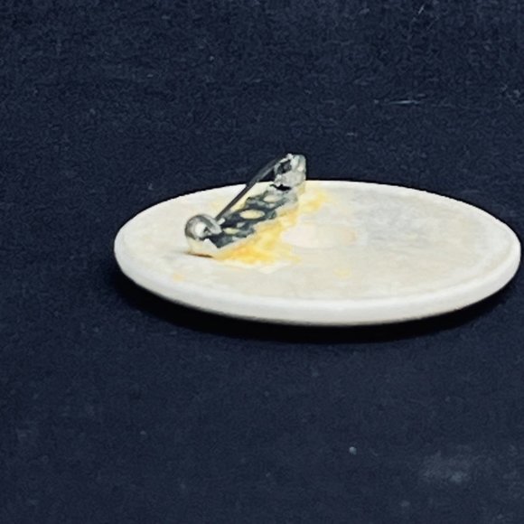 Vintage Ceramic Hand Painted Basket Of Flowers Brooch (5147) - Picture 5 of 5